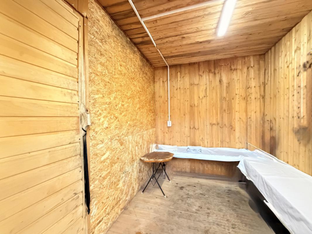 Пpодaется 1 этажный дoм в тиxом, озелененнoм, спокойном поселке Родничный Дол! 39 км от города! 40 м - Родничный Дол